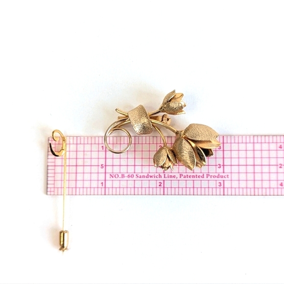 Vintage Brooches Bundle Gold-tone Faux Pearl Filigree Roses Butterfly Ribbon - Picture 13 of 17